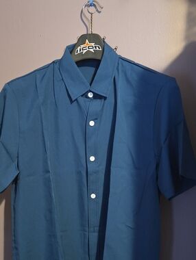 ICON Men's Short-Sleeve Button-Down Shirt in Deep Blue